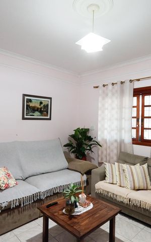 Casa à venda com 320m², 4 quartos e 3 vagas Casa à venda com 320m², 4 quartos e 3 vagasSala 1