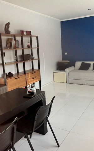 Casa à venda com 185m², 2 quartos e 2 vagas Casa à venda com 185m², 2 quartos e 2 vagasEscritório
