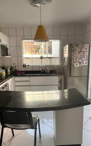 Casa à venda com 185m², 2 quartos e 2 vagas Casa à venda com 185m², 2 quartos e 2 vagasCozinha