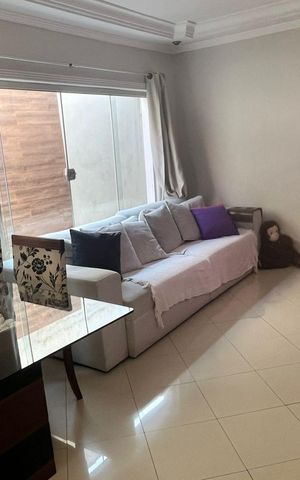 Casa à venda com 185m², 2 quartos e 2 vagas Casa à venda com 185m², 2 quartos e 2 vagasSala