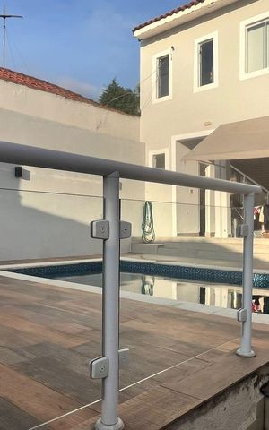Casa à venda com 185m², 2 quartos e 2 vagas Casa à venda com 185m², 2 quartos e 2 vagasPiscina