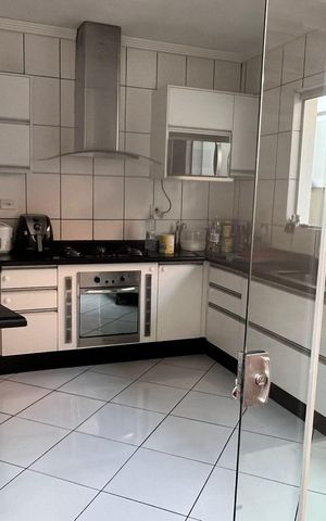 Casa à venda com 185m², 2 quartos e 2 vagas Casa à venda com 185m², 2 quartos e 2 vagasCozinha