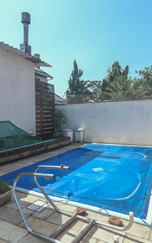 Casa à venda com 223m², 4 quartos e 3 vagasPiscina