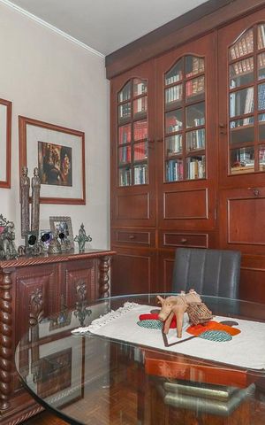 Casa à venda com 223m², 4 quartos e 3 vagasEscritório