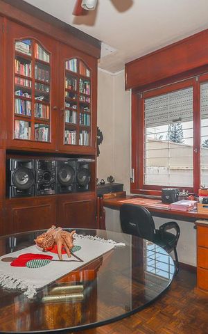 Casa à venda com 223m², 4 quartos e 3 vagasEscritório