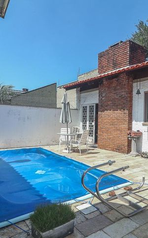 Casa à venda com 223m², 4 quartos e 3 vagasPiscina