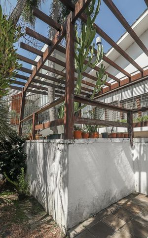 Casa à venda com 223m², 4 quartos e 3 vagasFachada