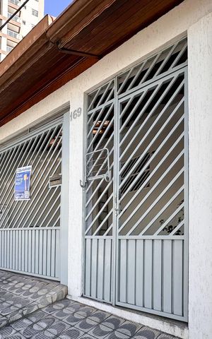 Casa à venda com 200m², 4 quartos e 2 vagasFachada