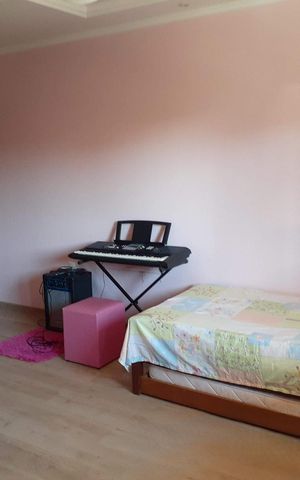 Casa à venda com 201m², 4 quartos e 2 vagas Casa à venda com 201m², 4 quartos e 2 vagasQuarto 2