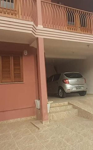 Casa à venda com 201m², 4 quartos e 2 vagas Casa à venda com 201m², 4 quartos e 2 vagasFachada