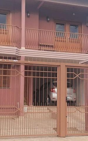 Casa à venda com 201m², 4 quartos e 2 vagas Casa à venda com 201m², 4 quartos e 2 vagasFachada