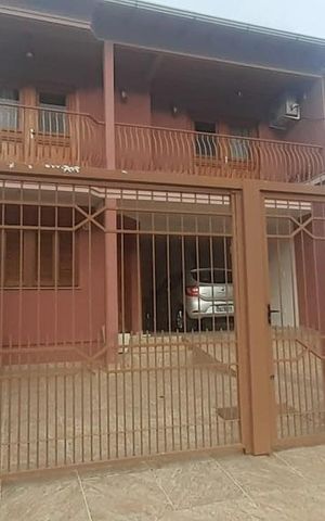 Casa à venda com 201m², 4 quartos e 2 vagas Casa à venda com 201m², 4 quartos e 2 vagasFachada