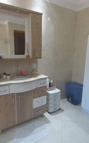 Casa à venda com 201m², 4 quartos e 2 vagas Casa à venda com 201m², 4 quartos e 2 vagasBanheiro