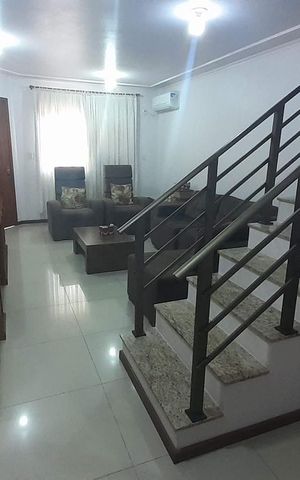 Casa à venda com 201m², 4 quartos e 2 vagas Casa à venda com 201m², 4 quartos e 2 vagasSala