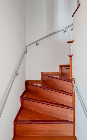 Apartamento à venda com 109m², 2 quartos e 2 vagas Apartamento à venda com 109m², 2 quartos e 2 vagasSala - Escada