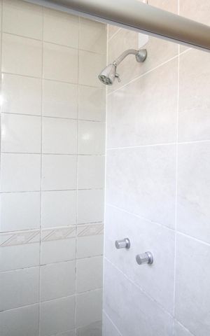 Apartamento à venda com 183m², 3 quartos e 2 vagasBanheiro da Suíte 1