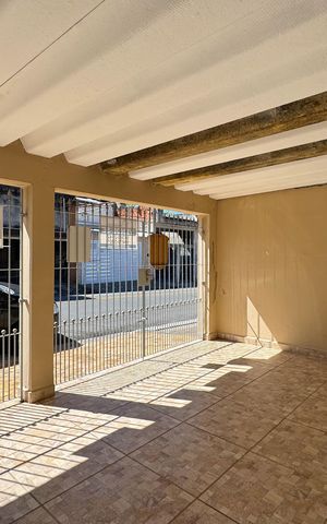 Casa à venda com 117m², 3 quartos e 2 vagas Casa à venda com 117m², 3 quartos e 2 vagasGaragem
