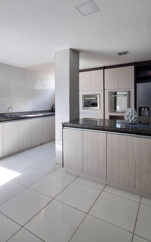 Casa para alugar com 740m², 3 quartos e 3 vagas Casa para alugar com 740m², 3 quartos e 3 vagasCozinha