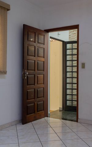 Casa à venda com 175m², 3 quartos e 2 vagas Casa à venda com 175m², 3 quartos e 2 vagasSala