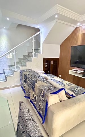 Casa à venda com 194m², 3 quartos e 2 vagas Casa à venda com 194m², 3 quartos e 2 vagasSala