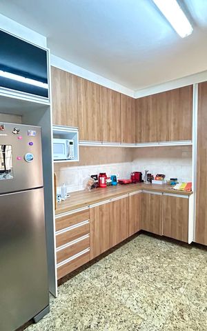 Casa à venda com 194m², 3 quartos e 2 vagas Casa à venda com 194m², 3 quartos e 2 vagasCozinha