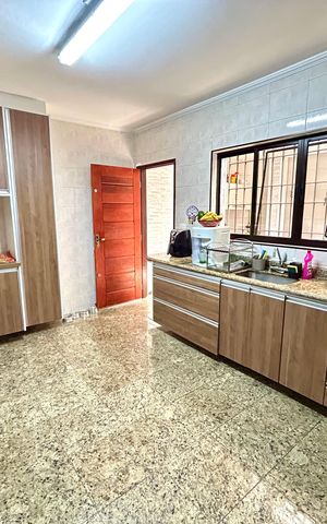 Casa à venda com 194m², 3 quartos e 2 vagas Casa à venda com 194m², 3 quartos e 2 vagasCozinha