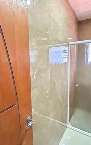 Casa à venda com 194m², 3 quartos e 2 vagas Casa à venda com 194m², 3 quartos e 2 vagasBanheiro 1