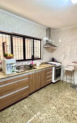 Casa à venda com 194m², 3 quartos e 2 vagas Casa à venda com 194m², 3 quartos e 2 vagasCozinha