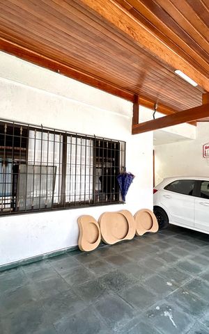 Casa à venda com 194m², 3 quartos e 2 vagas Casa à venda com 194m², 3 quartos e 2 vagasGaragem