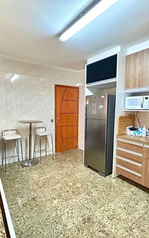 Casa à venda com 194m², 3 quartos e 2 vagas Casa à venda com 194m², 3 quartos e 2 vagasCozinha