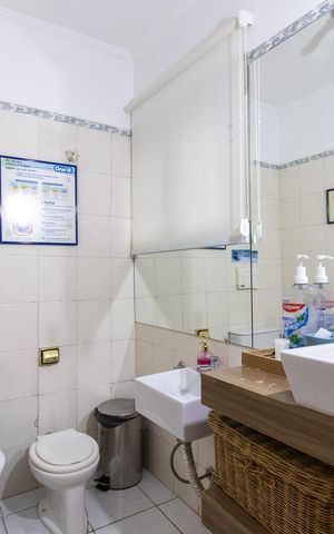 Casa à venda com 100m², 3 quartos e 2 vagas Casa à venda com 100m², 3 quartos e 2 vagasBanheiro