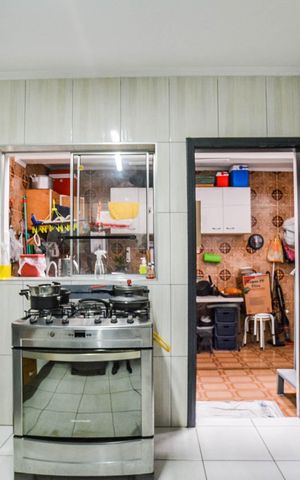 Casa à venda com 84m², 2 quartos e 2 vagas Casa à venda com 84m², 2 quartos e 2 vagasCozinha