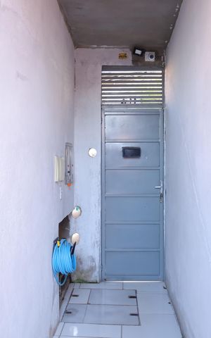 Casa para alugar com 20m², 1 quarto e sem vagaCorredor e portão