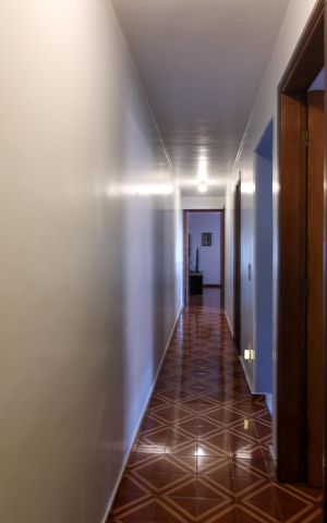 Casa à venda com 359m², 4 quartos e 2 vagas Casa à venda com 359m², 4 quartos e 2 vagasCorredor Superior