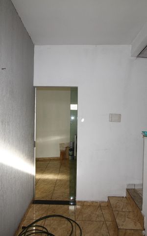 Casa à venda com 350m², 4 quartos e 4 vagasEscada