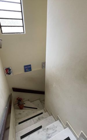 Casa à venda com 125m², 5 quartos e 2 vagasEscada