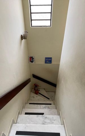 Casa à venda com 125m², 5 quartos e 2 vagasEscada