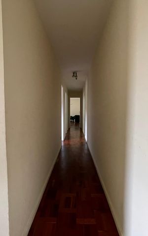 Casa à venda com 125m², 5 quartos e 2 vagasCorredor quartos