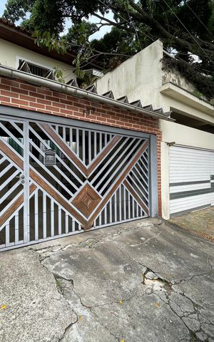 Casa à venda com 125m², 5 quartos e 2 vagasFachada