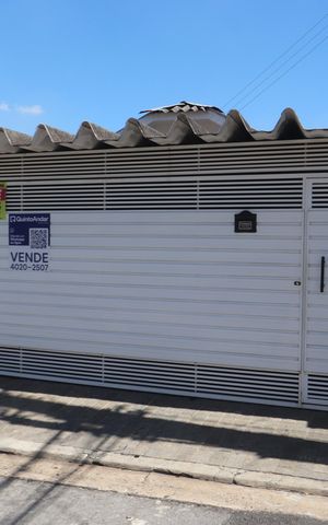 Casa à venda com 174m², 6 quartos e 2 vagasFachada