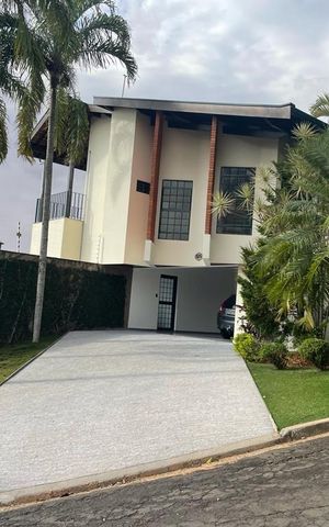 Casa à venda com 523m², 4 quartos e 4 vagasFachada