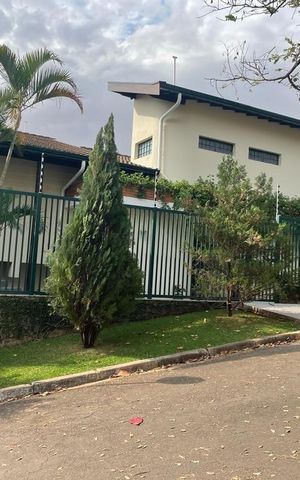 Casa à venda com 523m², 4 quartos e 4 vagasFachada