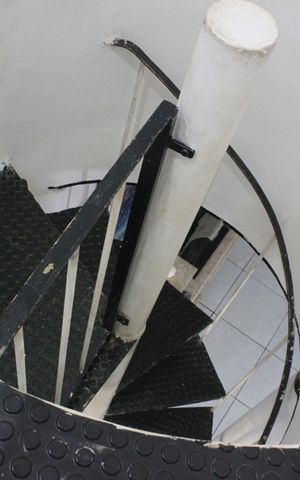Casa para alugar com 163m², 2 quartos e 1 vagaEscada dos quartos 
