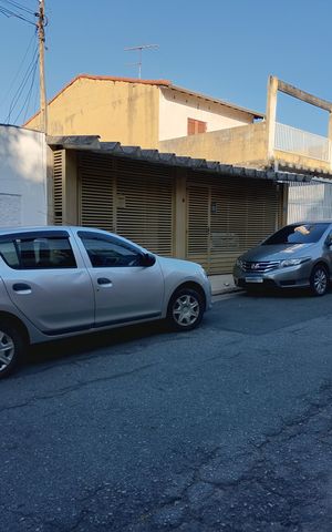 Casa à venda com 200m², 4 quartos e 3 vagas Casa à venda com 200m², 4 quartos e 3 vagasFachada