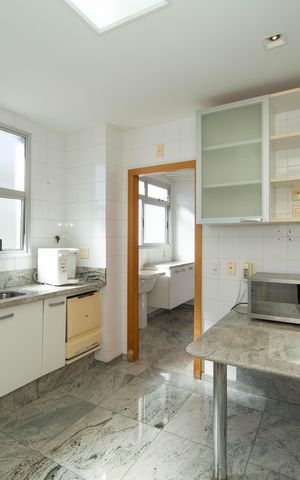 Apartamento à venda com 198m², 4 quartos e 3 vagas Apartamento à venda com 198m², 4 quartos e 3 vagasCOZINHA