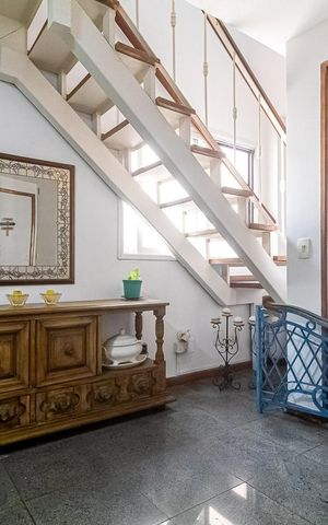 Apartamento à venda com 256m², 5 quartos e 2 vagas Apartamento à venda com 256m², 5 quartos e 2 vagasSala