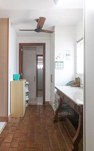 Apartamento à venda com 256m², 5 quartos e 2 vagas Apartamento à venda com 256m², 5 quartos e 2 vagasCorredor