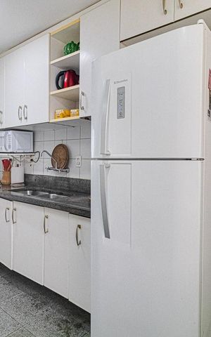 Apartamento à venda com 256m², 5 quartos e 2 vagas Apartamento à venda com 256m², 5 quartos e 2 vagasCozinha