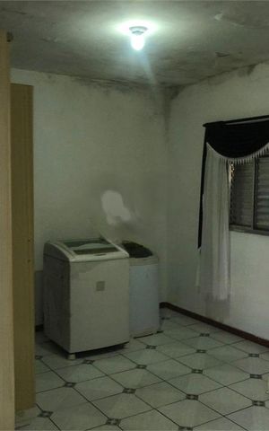 Casa à venda com 238m², 2 quartos e 7 vagas