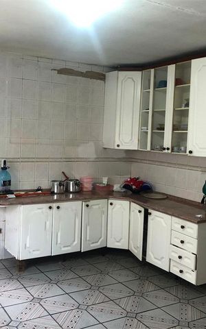 Casa à venda com 238m², 2 quartos e 7 vagas